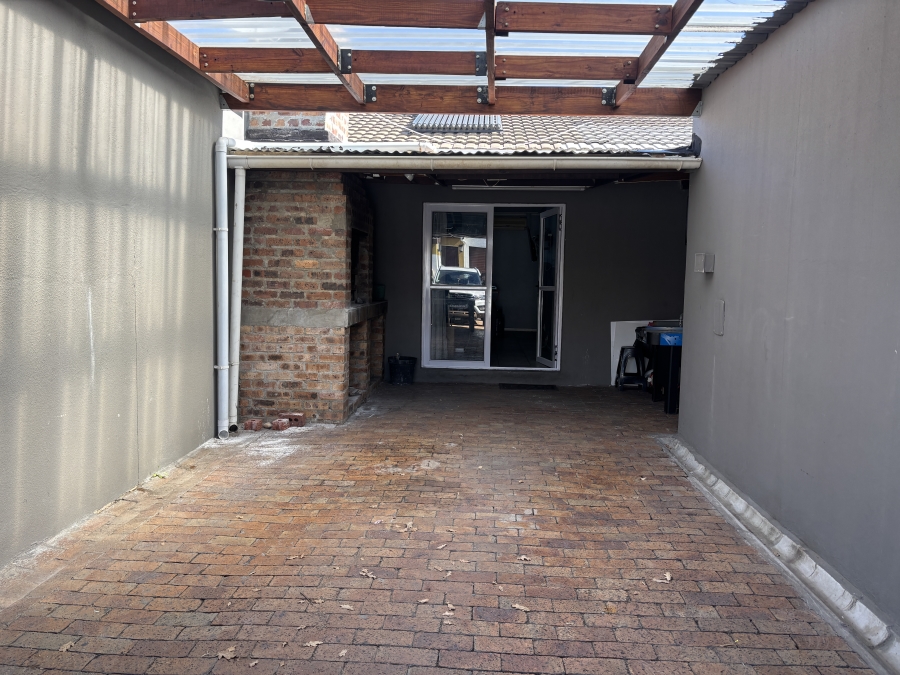 2 Bedroom Property for Sale in Glenwood Western Cape